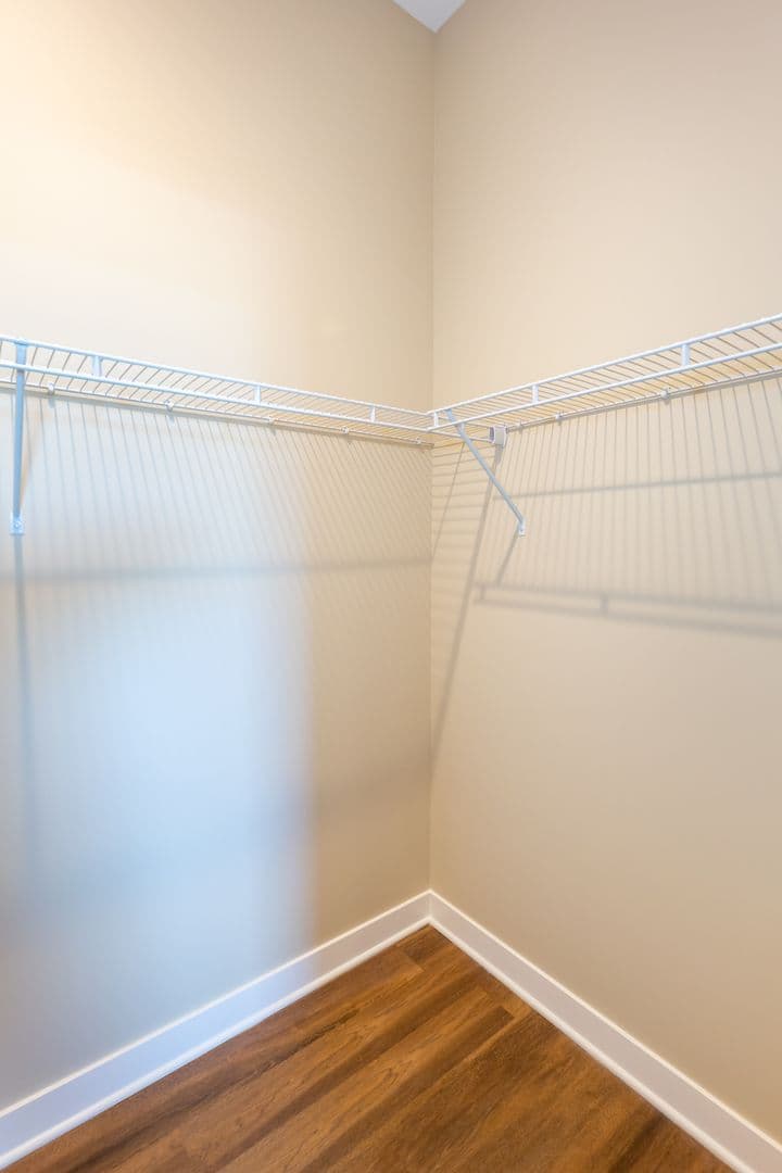 DeKalb Apartment: 408 Oak Street