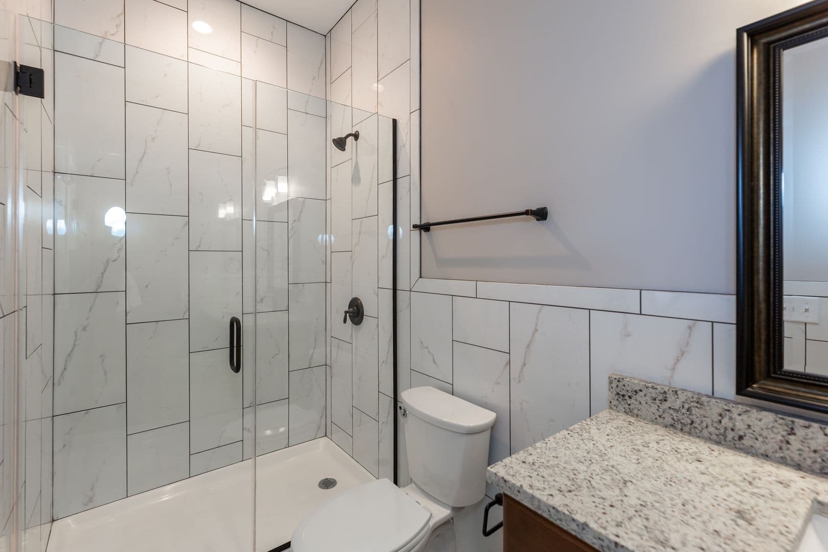 DeKalb Apartment: 408 Oak Street