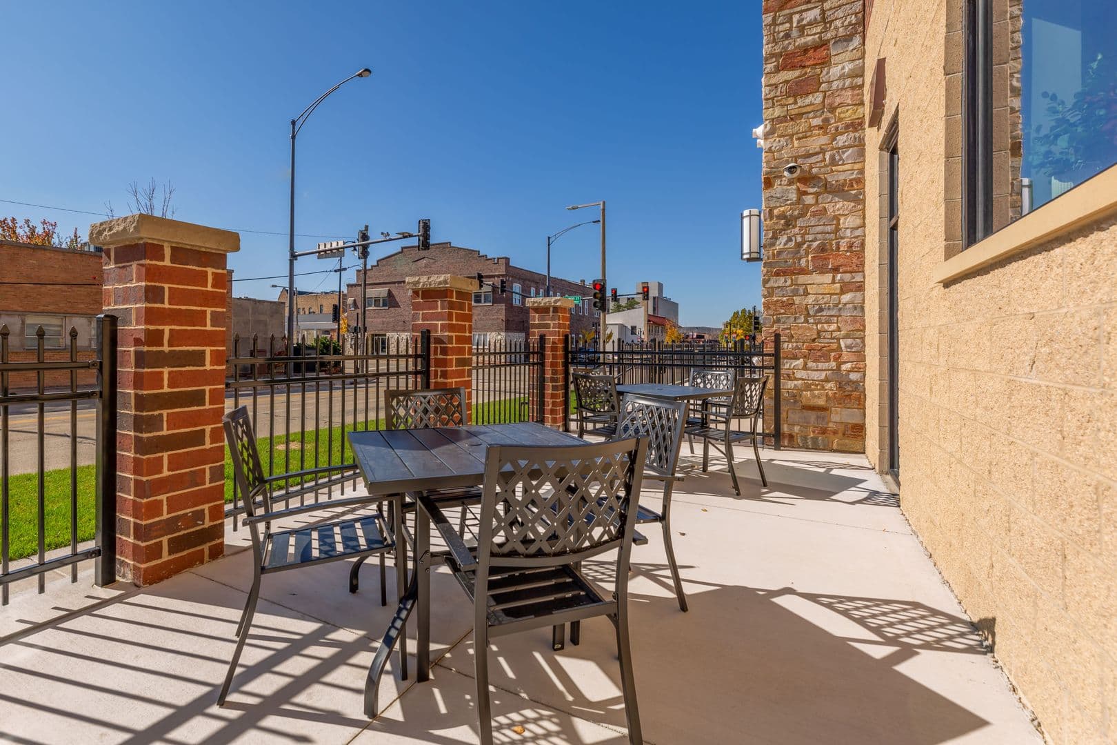 DeKalb Apartment: 408 Oak Street