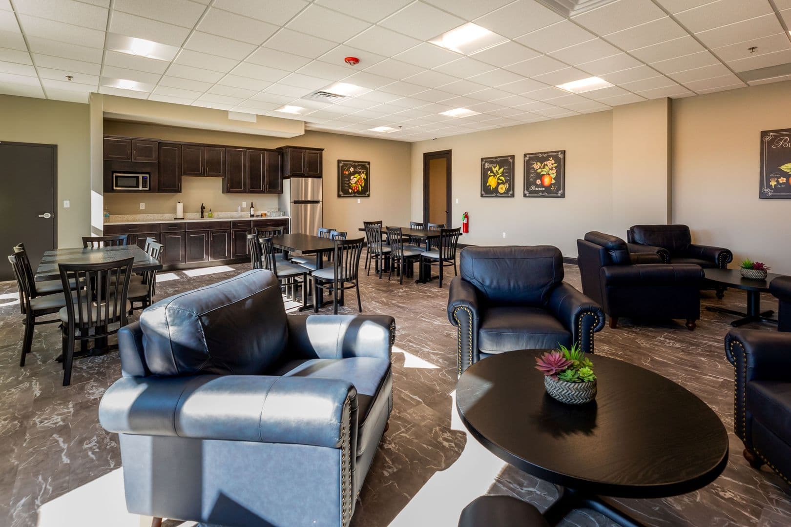 DeKalb Apartment: 408 Oak Street