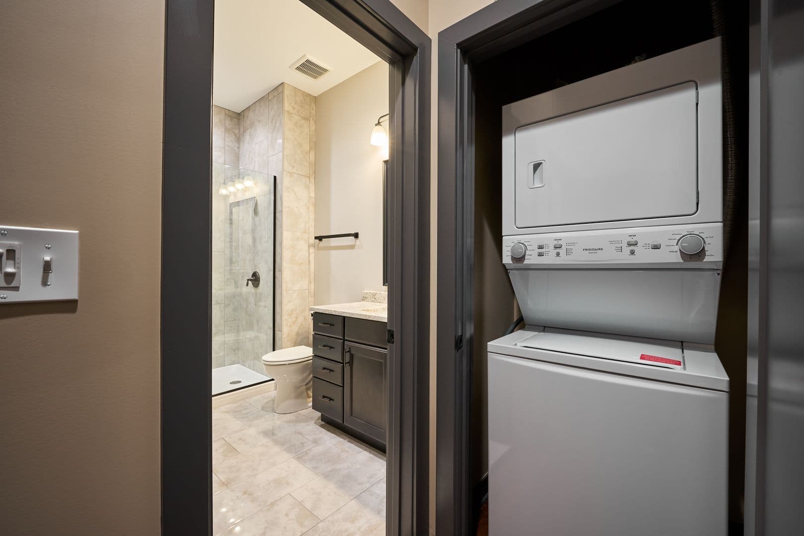 DeKalb Apartment: 200 S 4th St