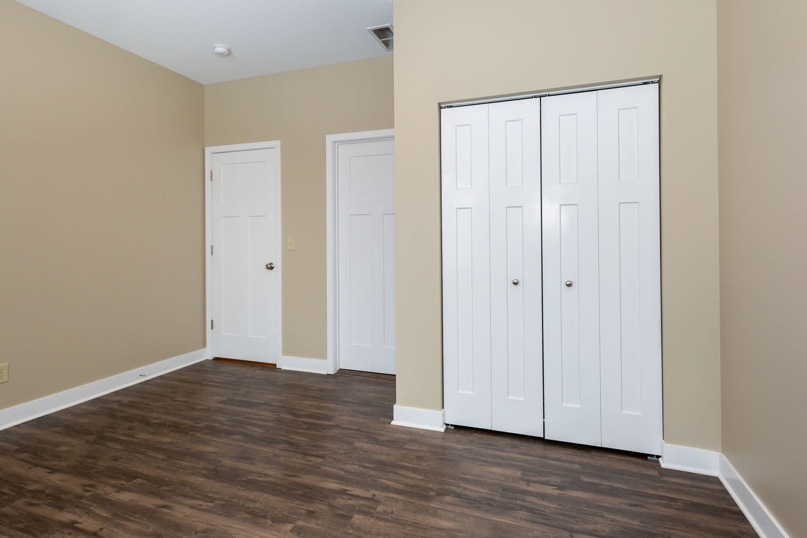 DeKalb Apartment: 2179 Sycamore Road
