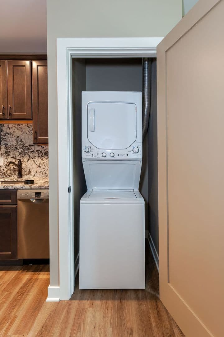 DeKalb Apartment: 2675 Sycamore Rd