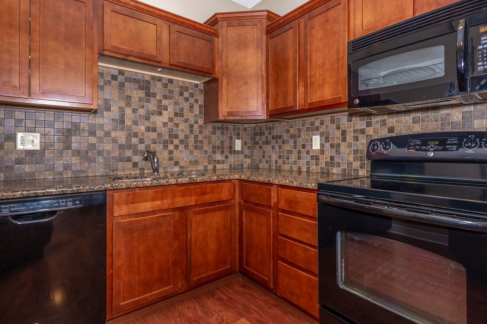 DeKalb Apartment: 2179 Sycamore Road