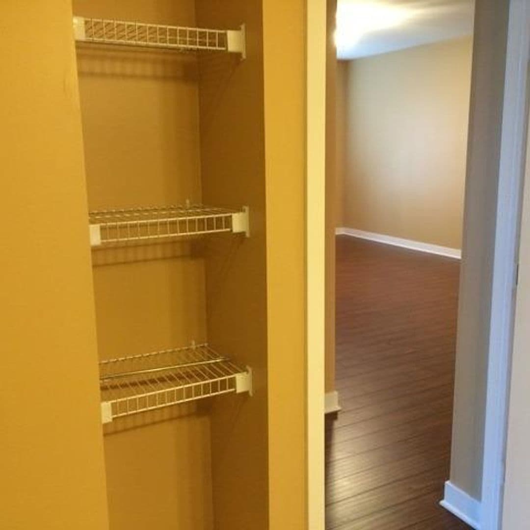 Sycamore Apartment: 437 W State Street