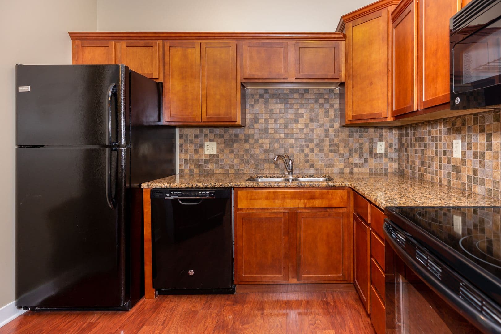 DeKalb Apartment: 2179 Sycamore Road