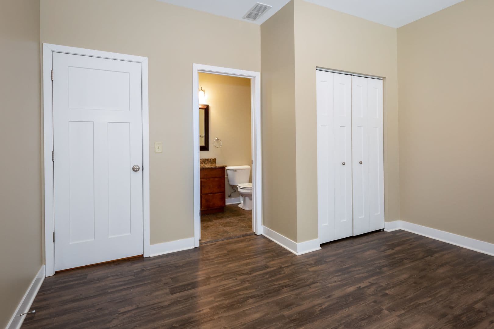 DeKalb Apartment: 2179 Sycamore Road