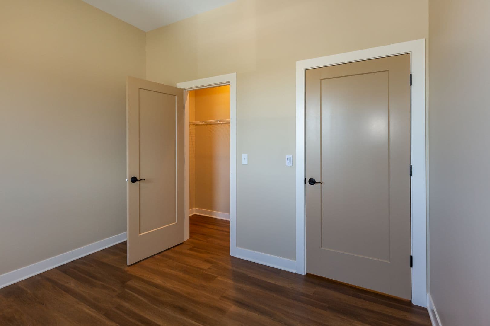 DeKalb Apartment: 408 Oak Street