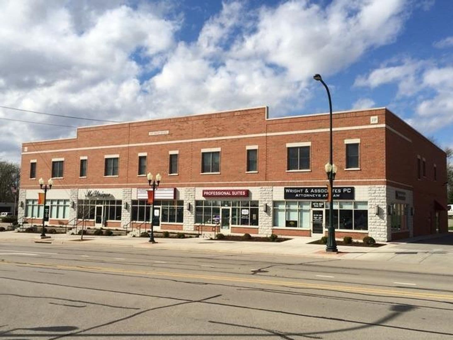 Sycamore Apartment: 437 W State Street