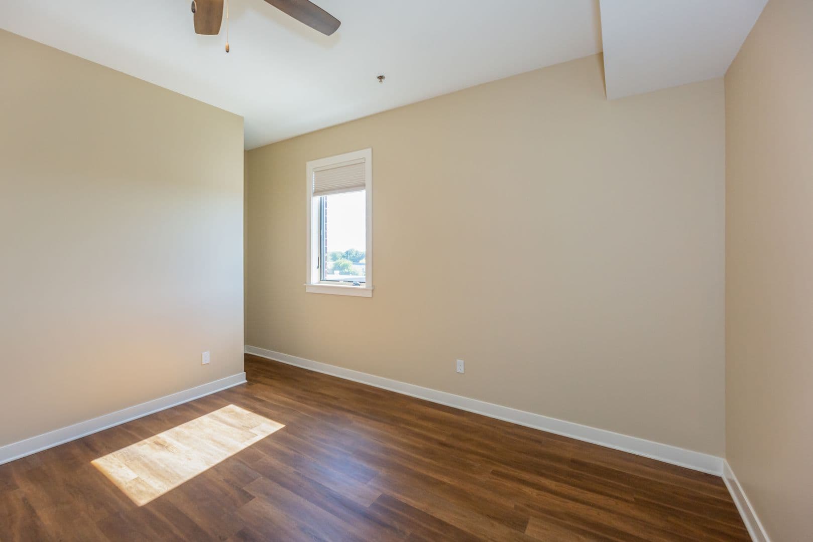 DeKalb Apartment: 408 Oak Street