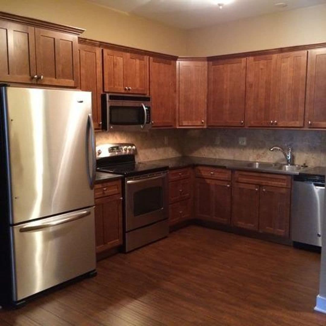 Sycamore Apartment: 437 W State Street