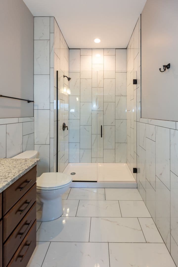 DeKalb Apartment: 408 Oak Street