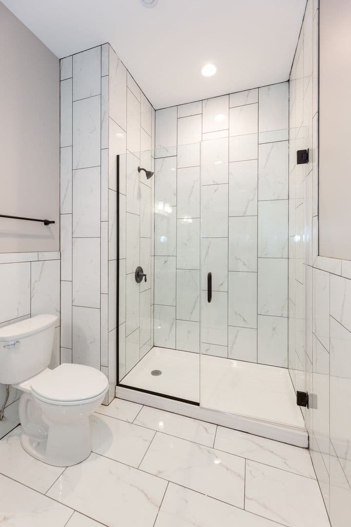 DeKalb Apartment: 408 Oak Street