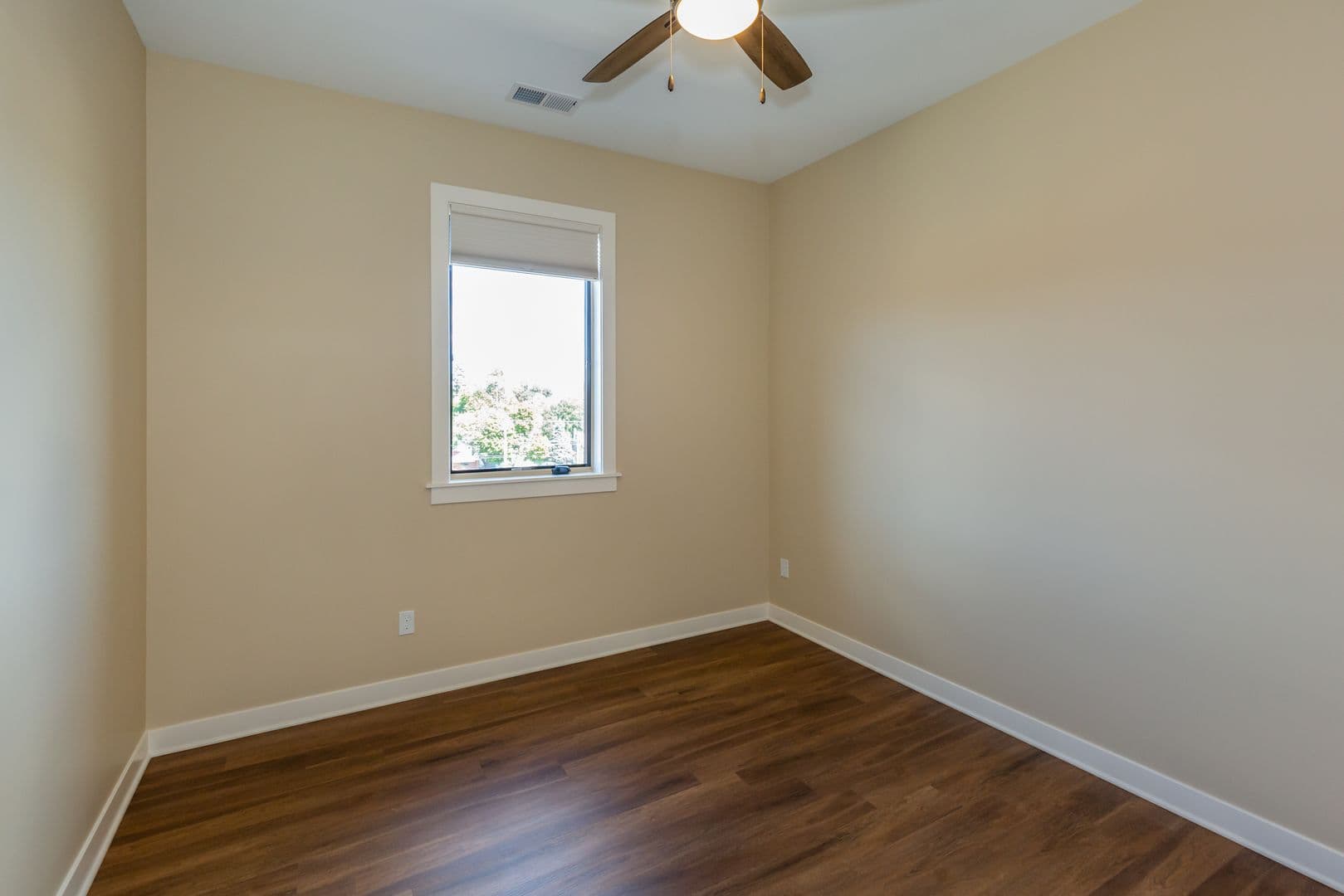 DeKalb Apartment: 408 Oak Street