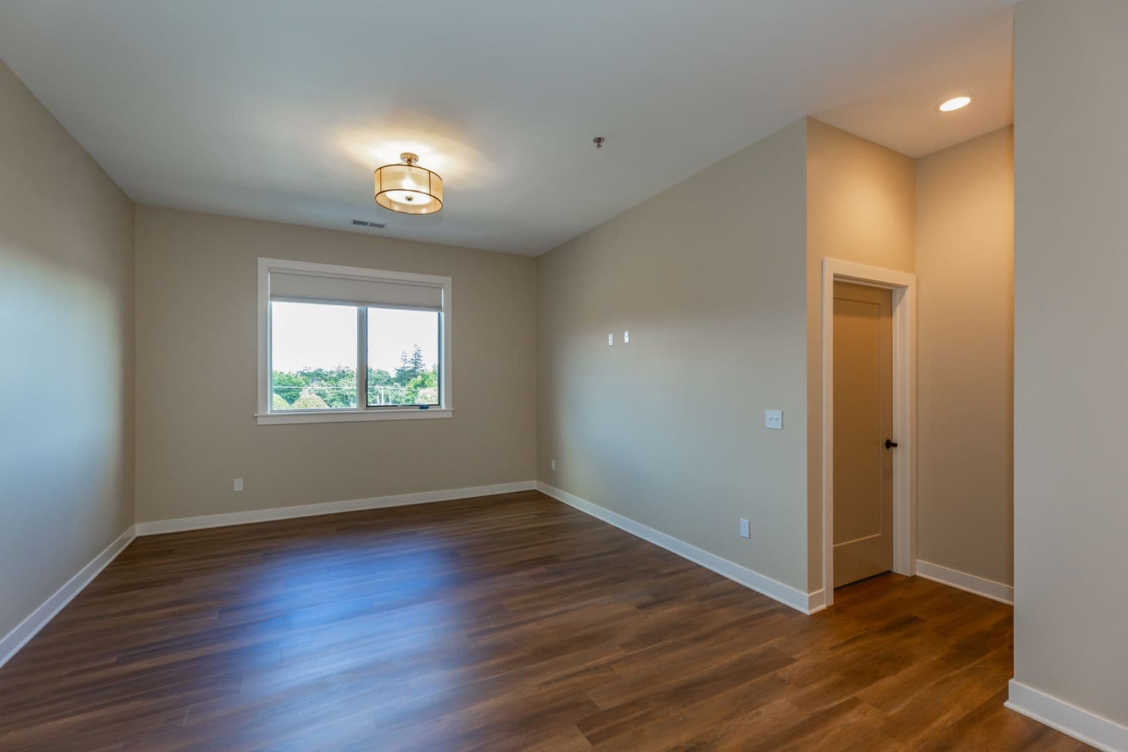 DeKalb Apartment: 408 Oak Street