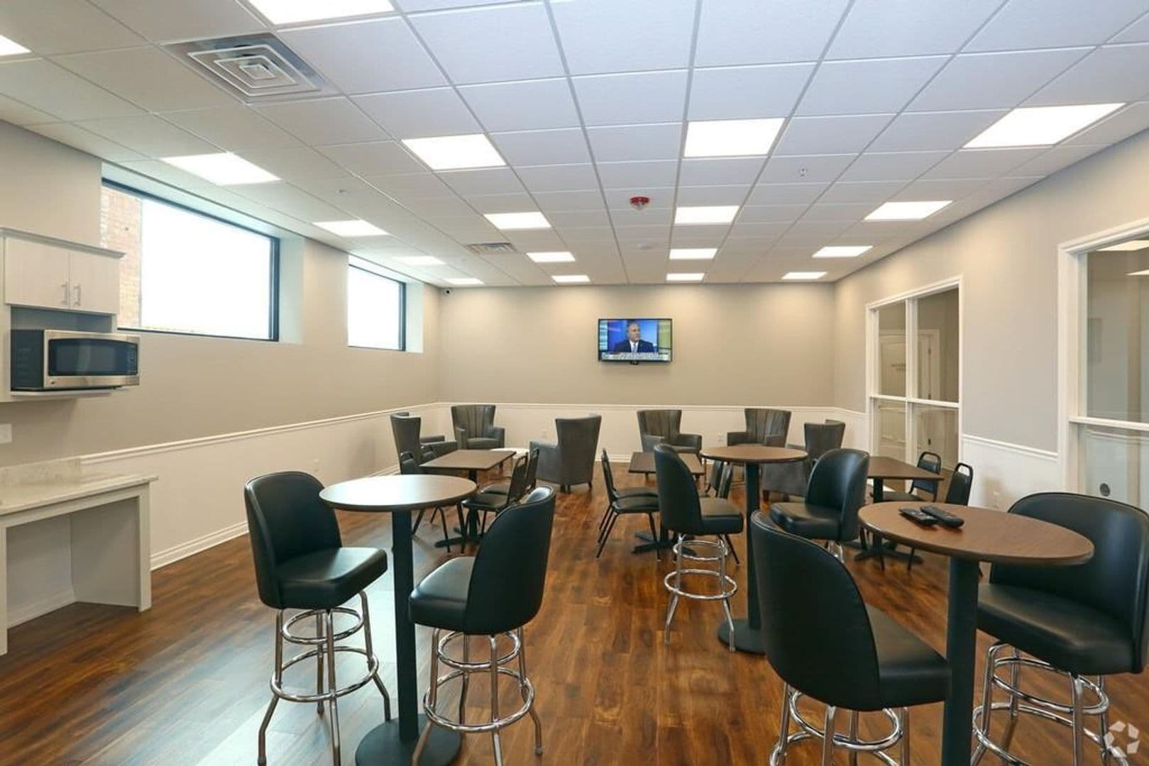 DeKalb Apartment: 124 E Lincoln Highway