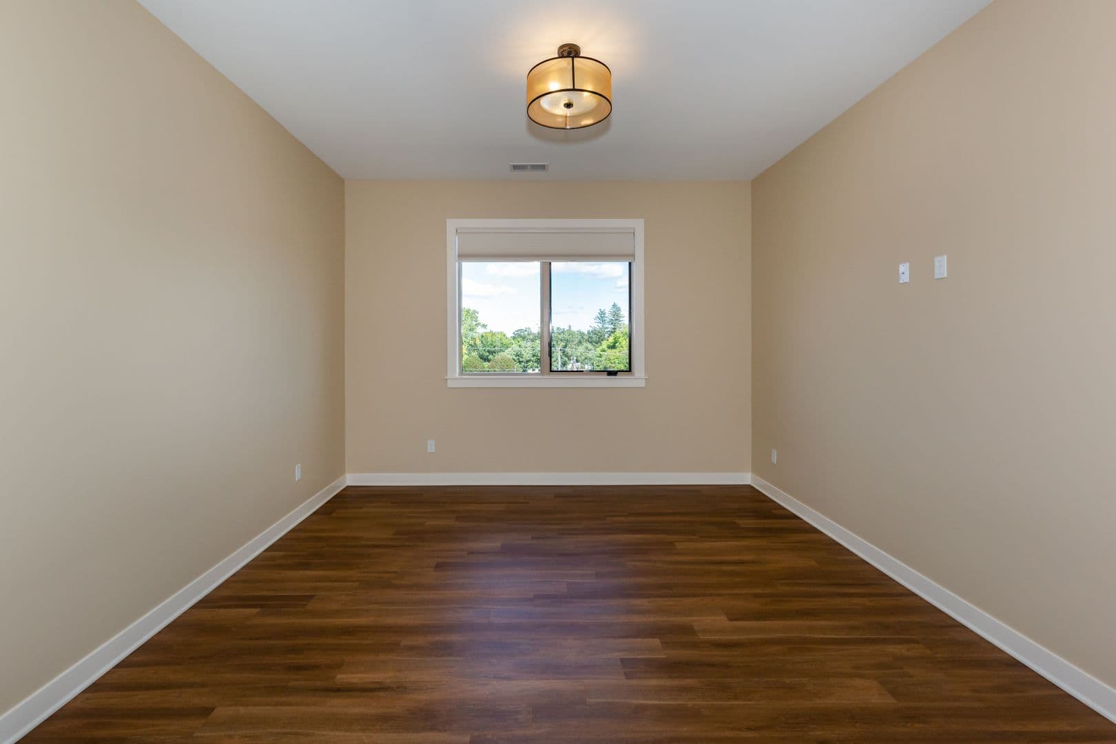 DeKalb Apartment: 408 Oak Street