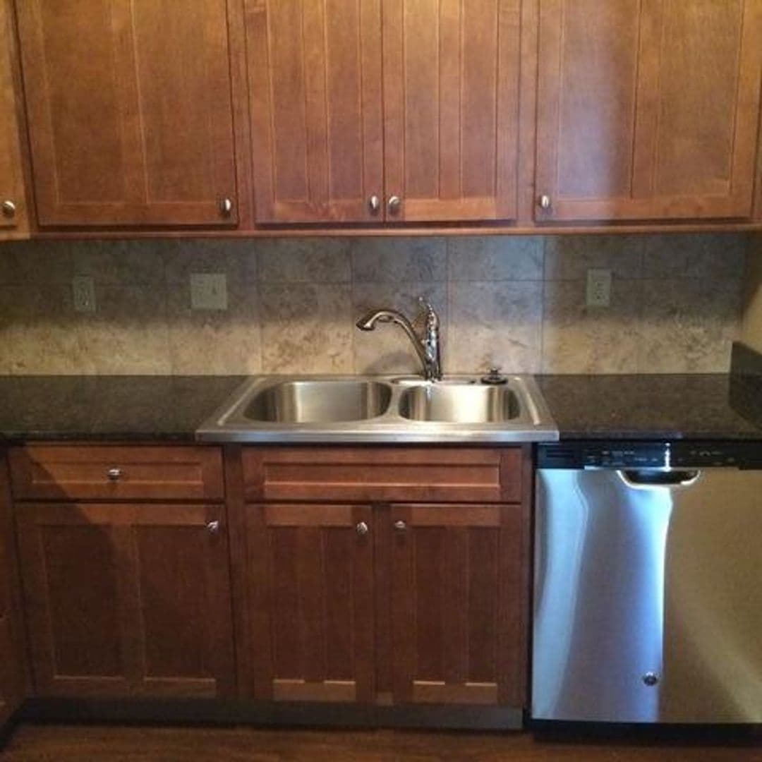 Sycamore Apartment: 437 W State Street
