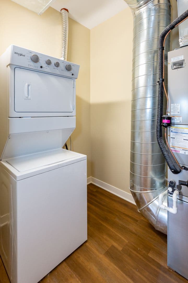 DeKalb Apartment: 408 Oak Street