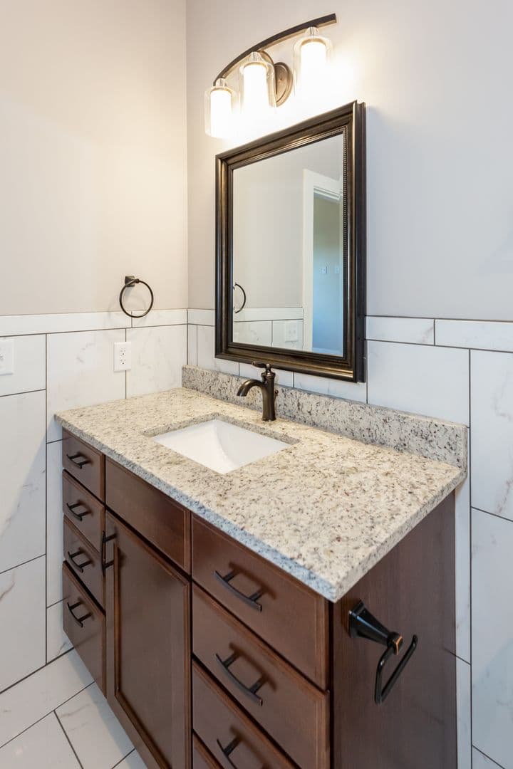 DeKalb Apartment: 408 Oak Street