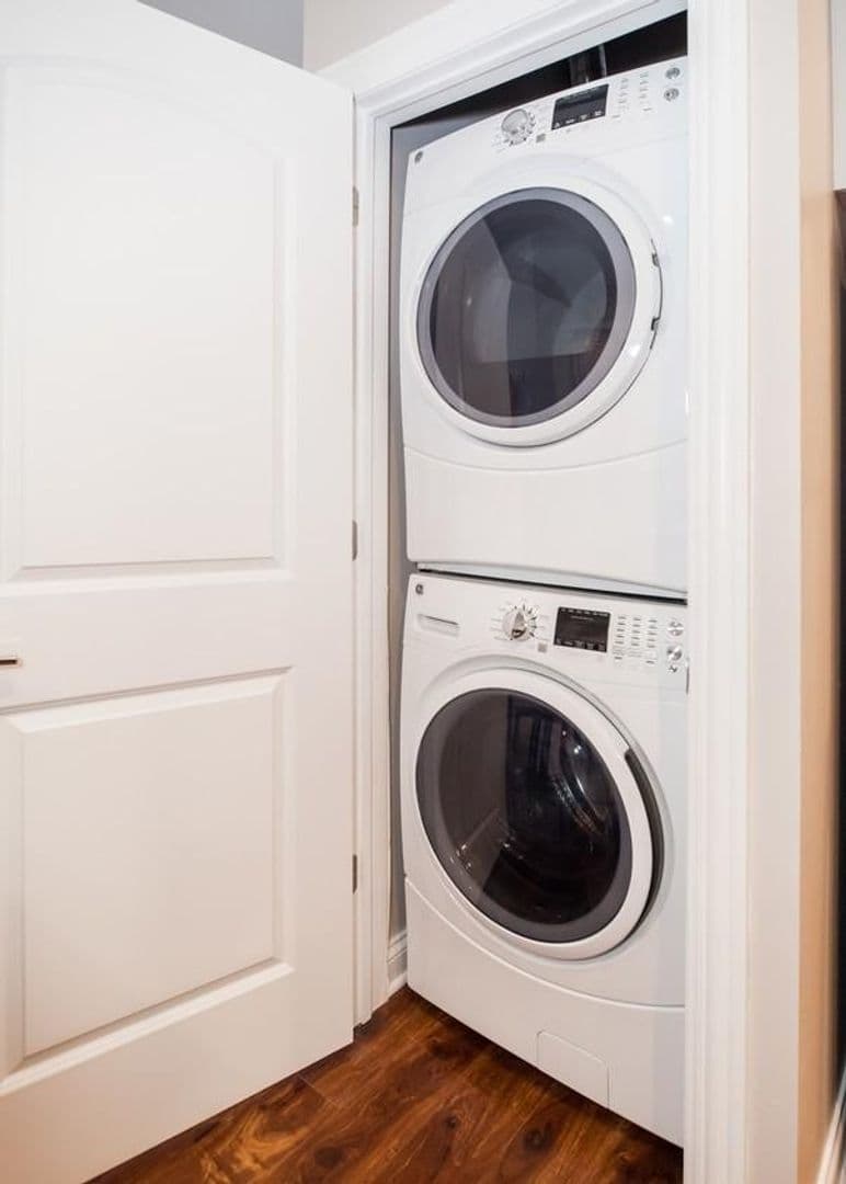 DeKalb Apartment: 124 E Lincoln Highway