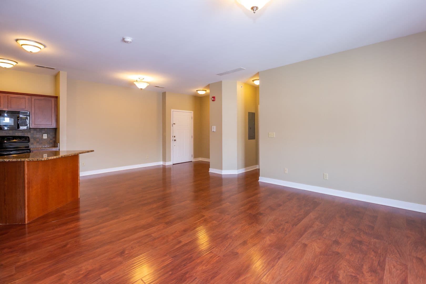 DeKalb Apartment: 2179 Sycamore Road