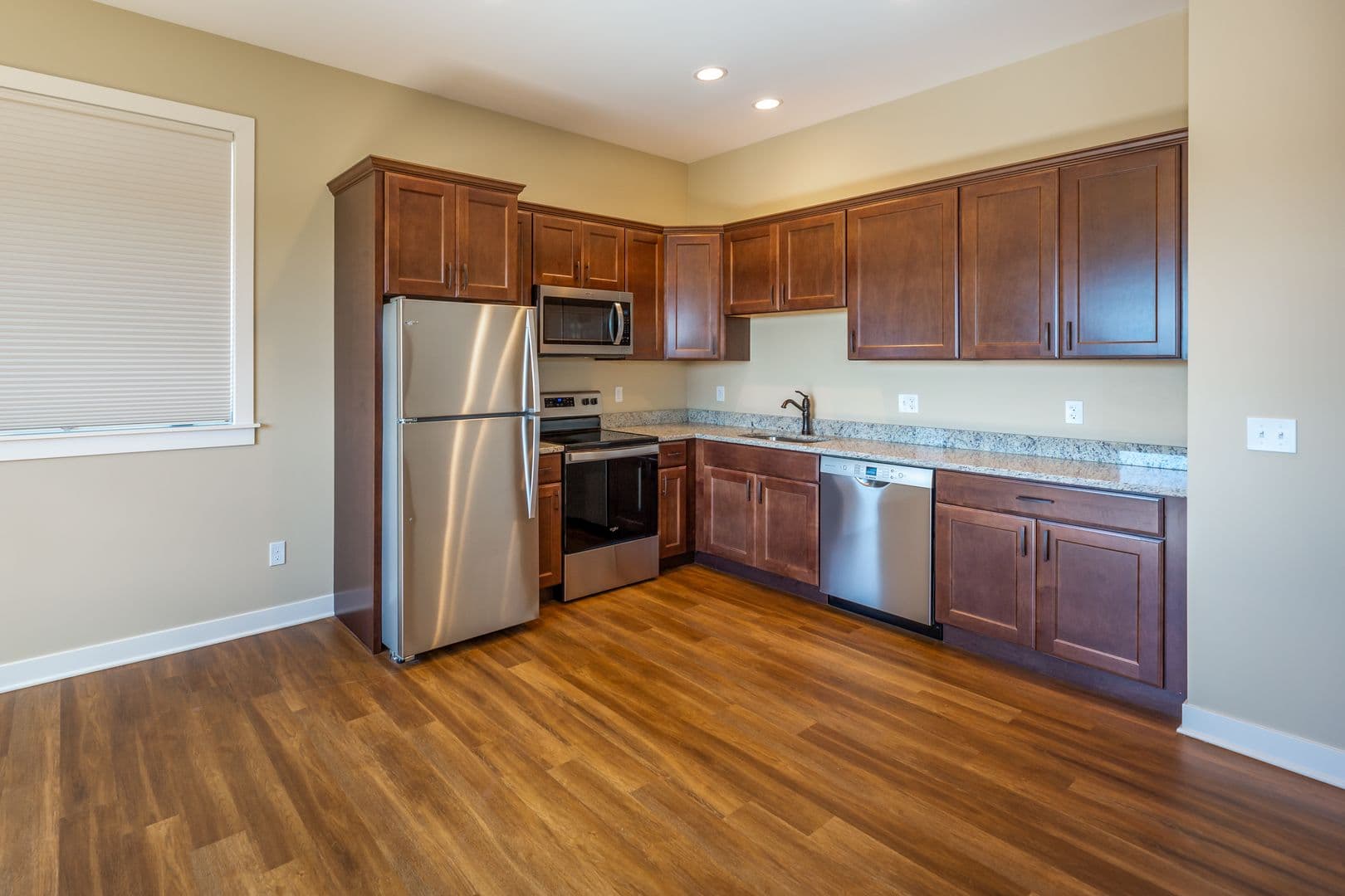 DeKalb Apartment: 408 Oak Street
