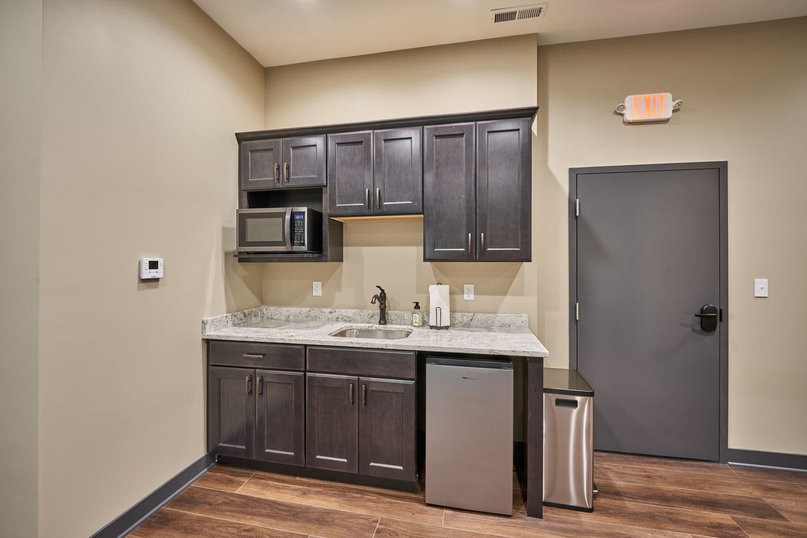 DeKalb Apartment: 200 S 4th St