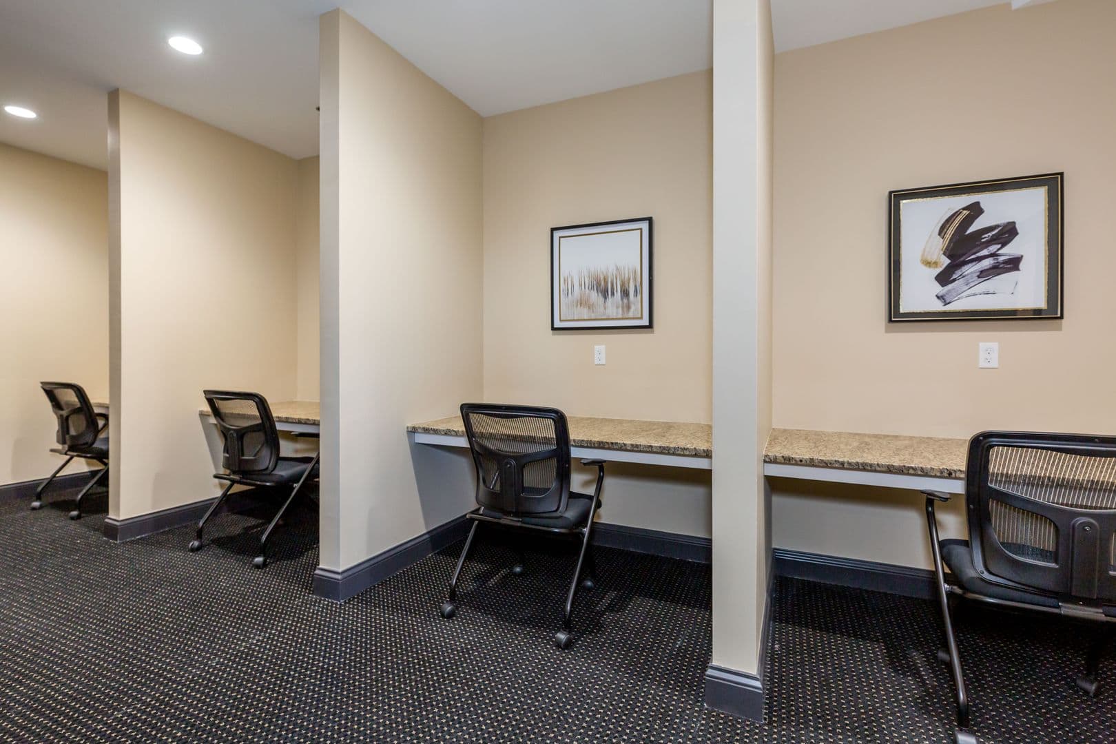 DeKalb Apartment: 408 Oak Street