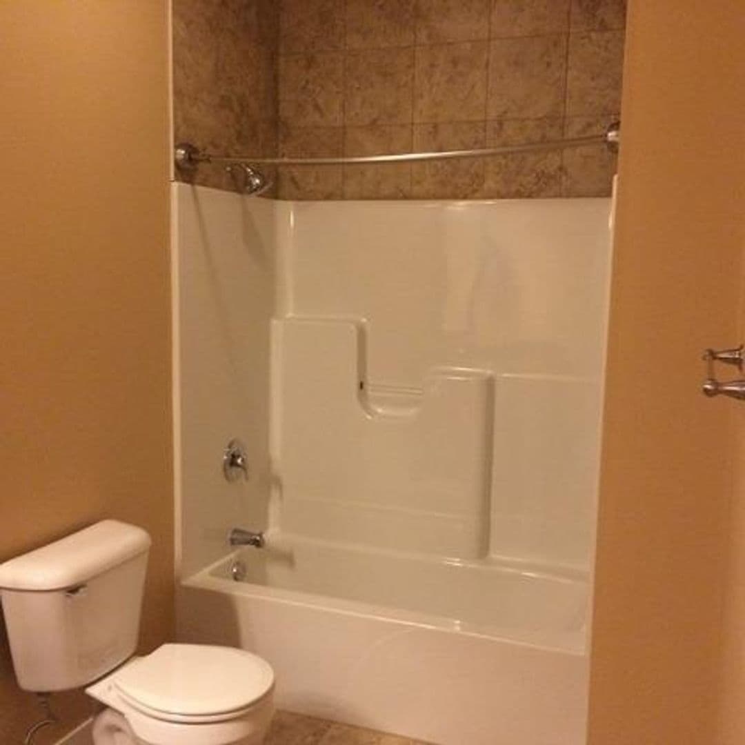 Sycamore Apartment: 437 W State Street