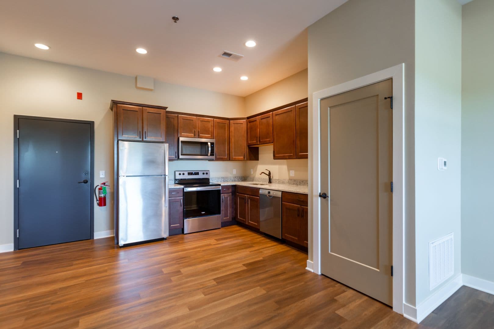 DeKalb Apartment: 408 Oak Street