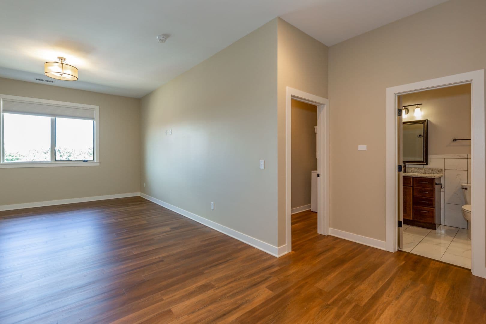 DeKalb Apartment: 408 Oak Street