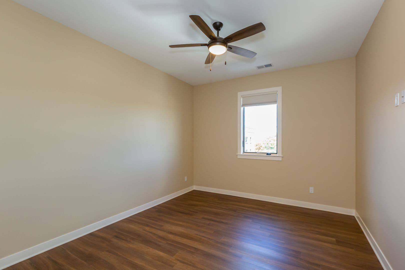 DeKalb Apartment: 408 Oak Street