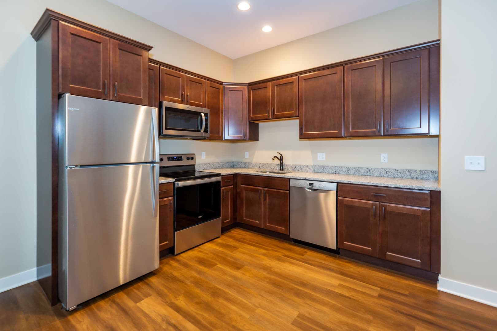 DeKalb Apartment: 408 Oak Street