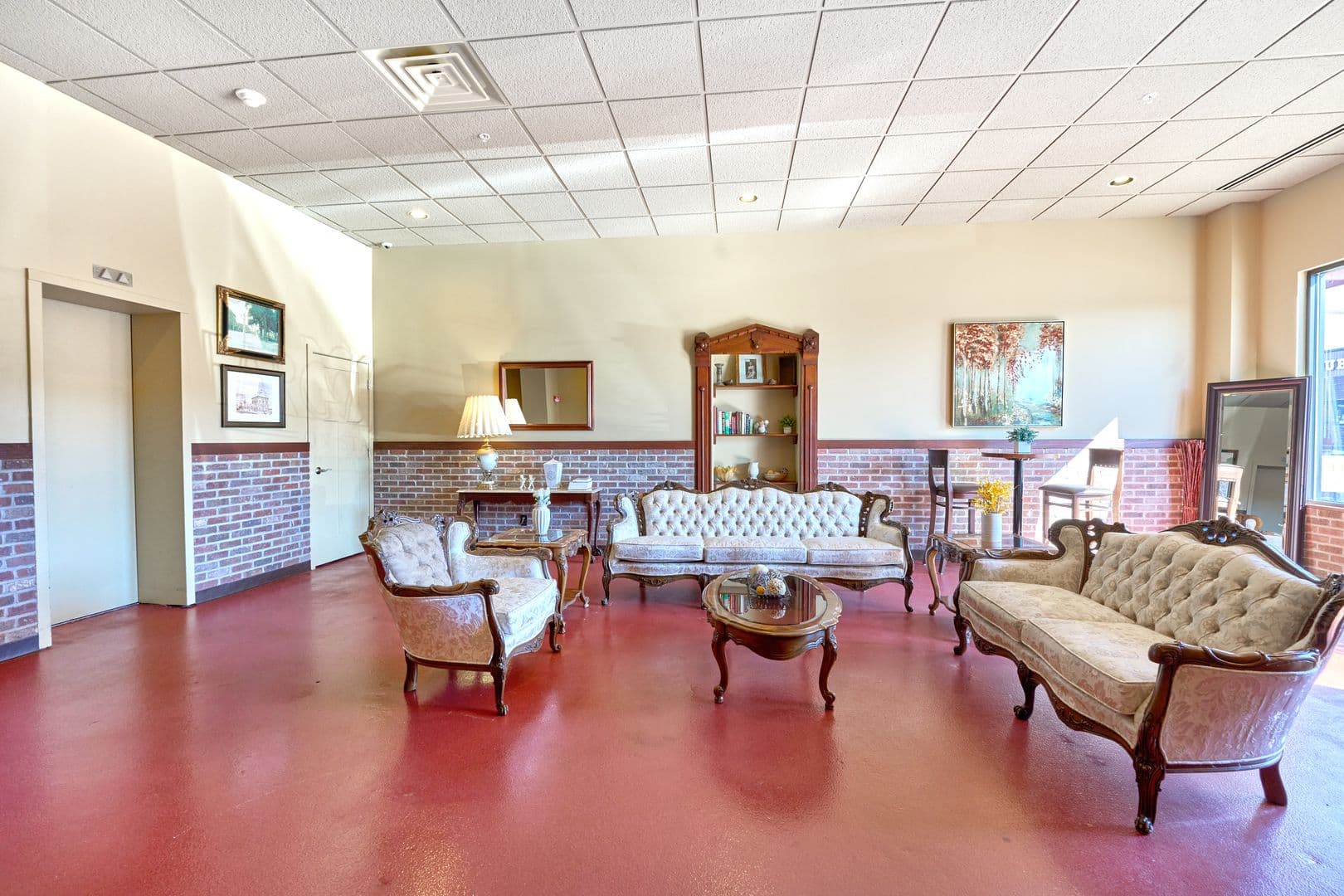 Sycamore Apartment: 355 W State Street