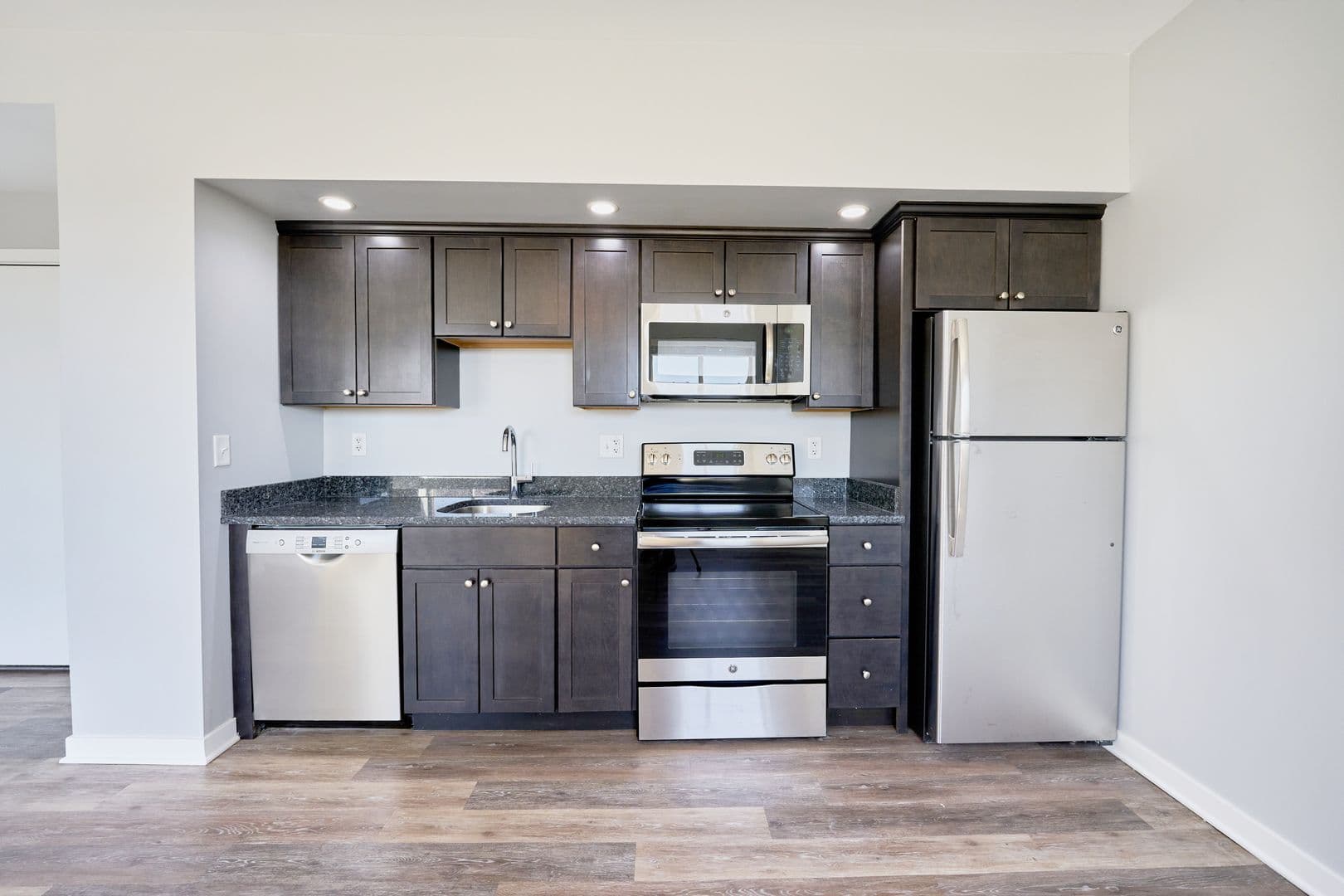 Sycamore Apartment: 355 W State Street