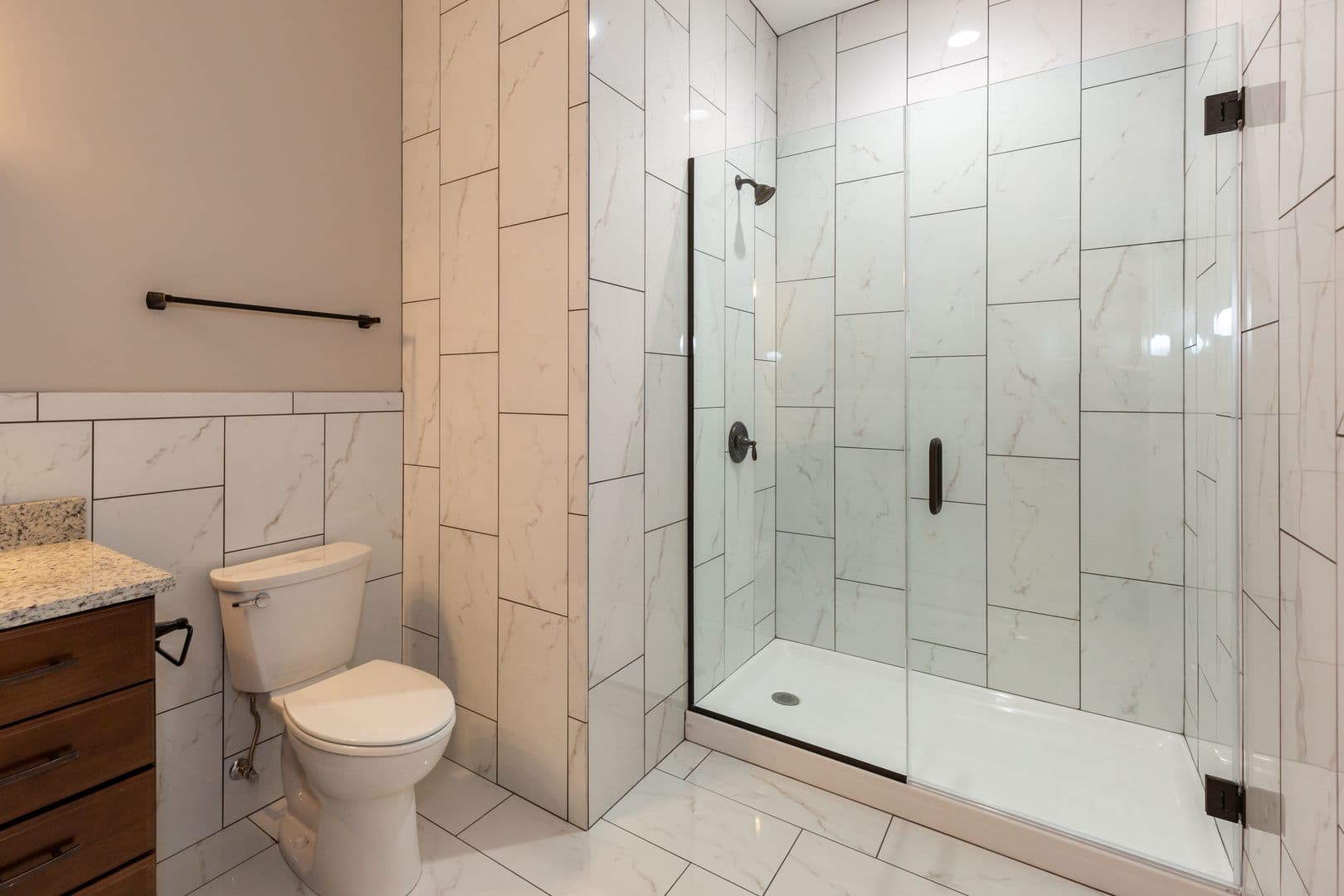 DeKalb Apartment: 408 Oak Street