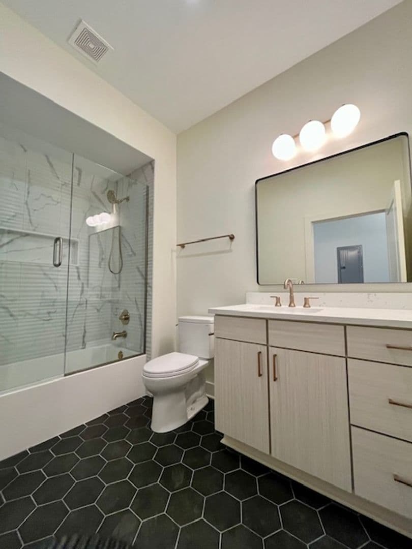 Louisville Apartment: 1810 Sils Avenue