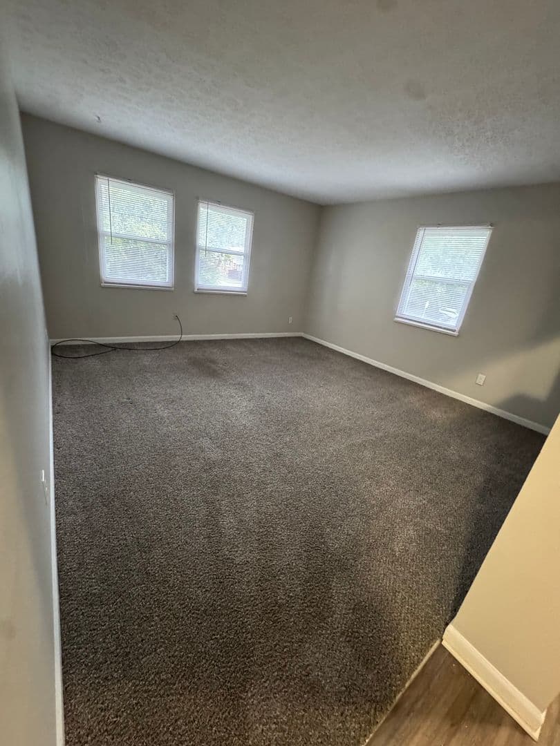 Jeffersonville Apartment: 810-811 Howard Avenue