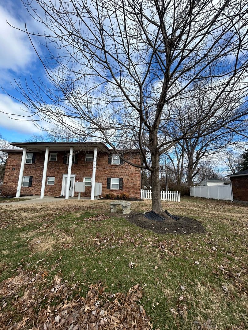 Jeffersonville Apartment: 810-811 Howard Avenue