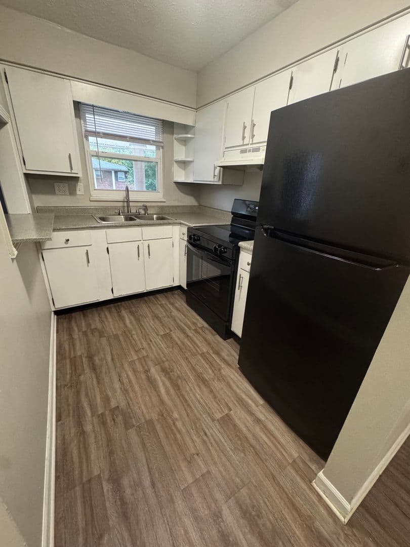Jeffersonville Apartment: 810-811 Howard Avenue