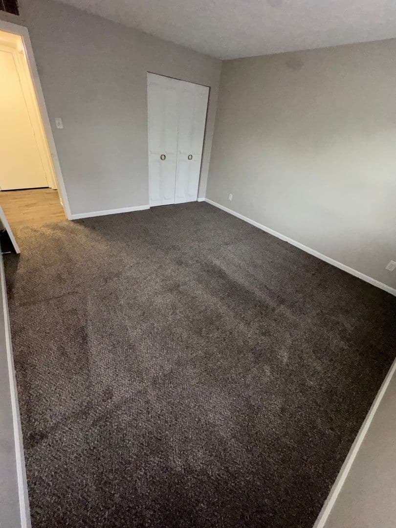 Jeffersonville Apartment: 810-811 Howard Avenue
