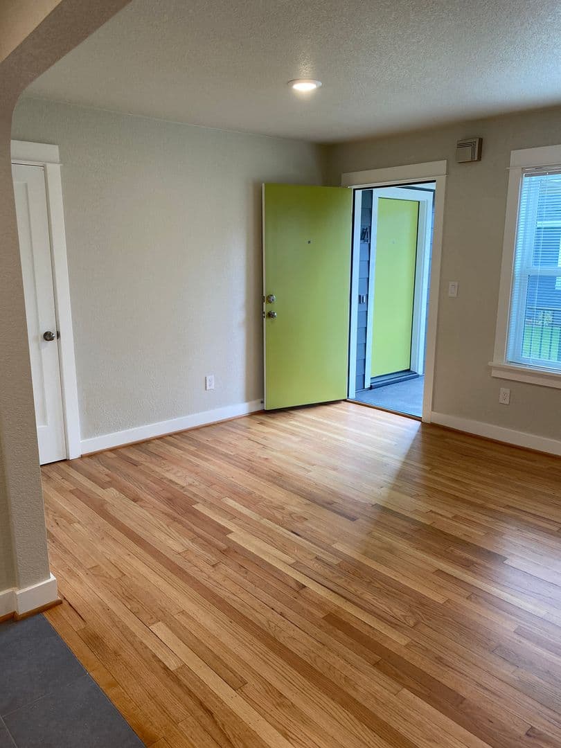 Portland Apartment: 732 NE Prescott St # 3