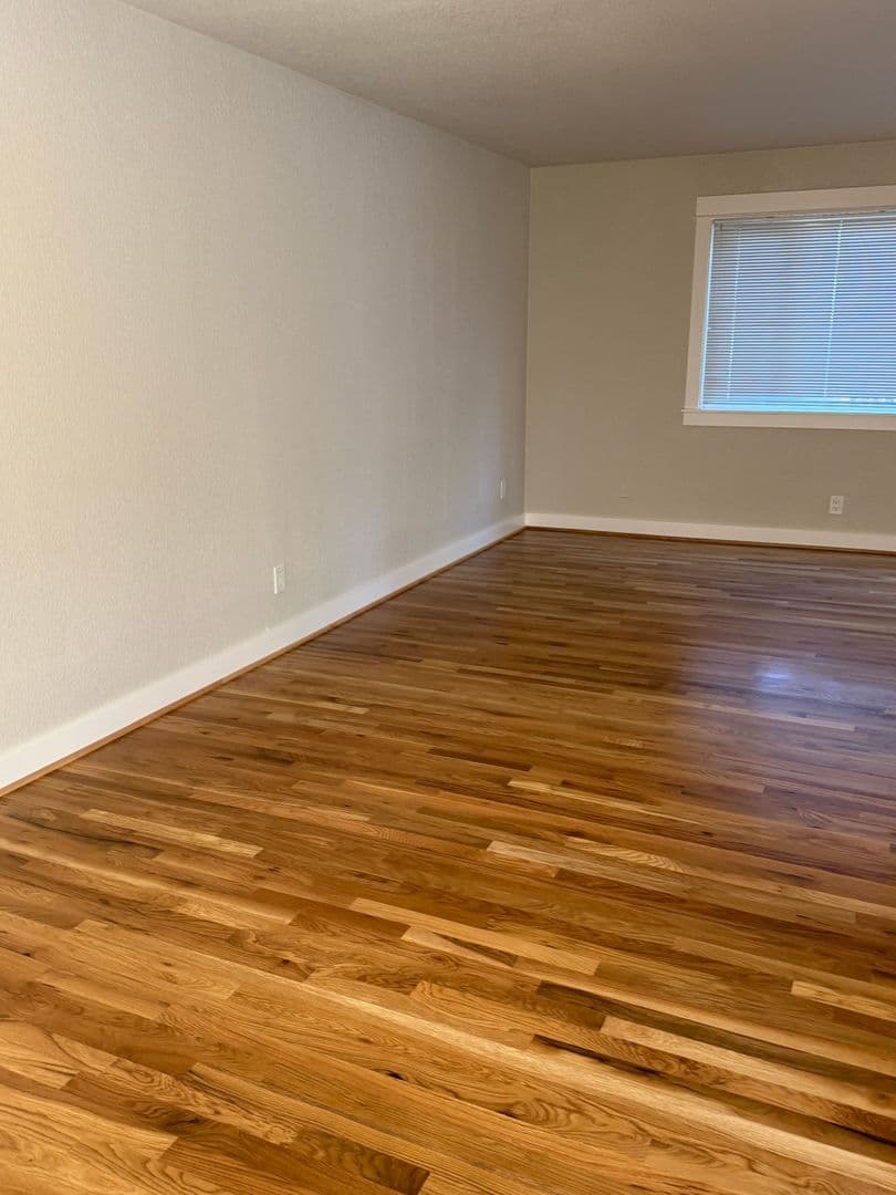Portland Apartment: 10317 NE Hoyt St