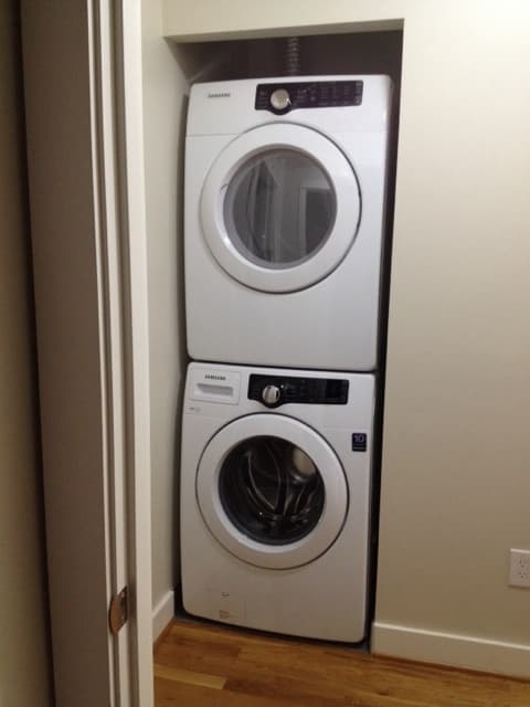 Portland Apartment: 6110 SE 52nd. Ave