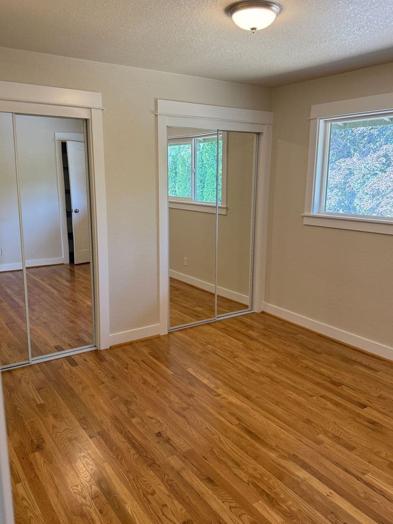 Portland Apartment: 10317 NE Hoyt St