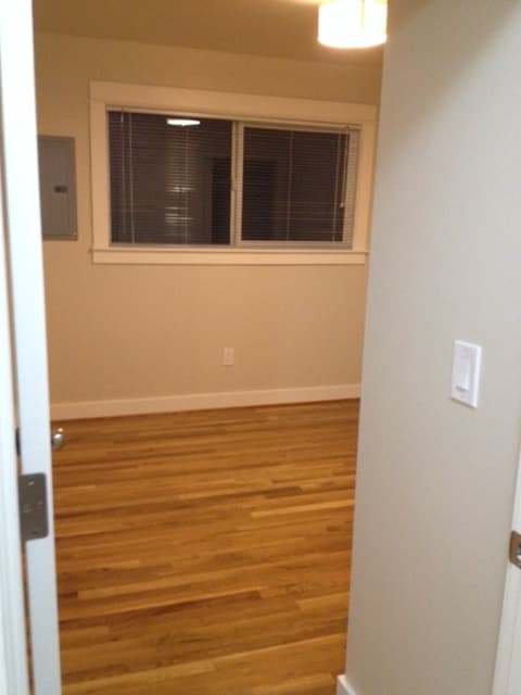 Portland Apartment: 6110 SE 52nd. Ave