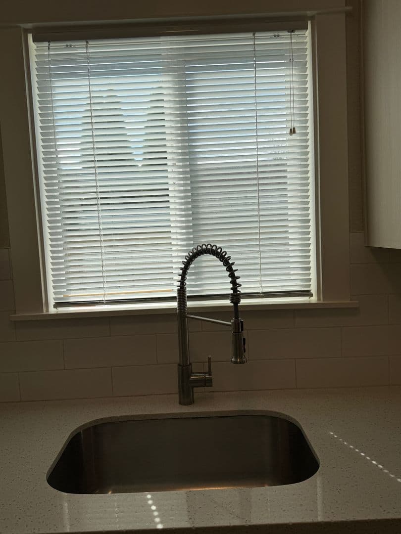 Portland Apartment: 10317 NE Hoyt St