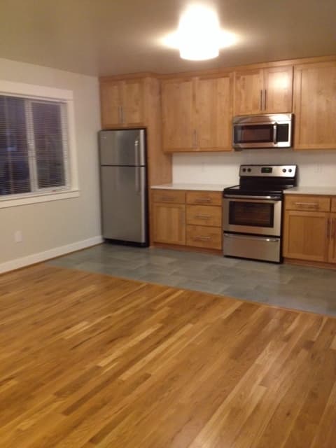 Portland Apartment: 6110 SE 52nd. Ave