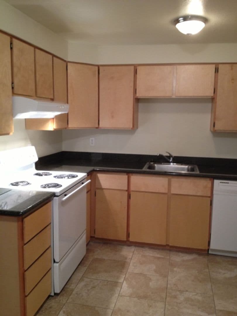 Portland Apartment: 2801 N. Ainsworth